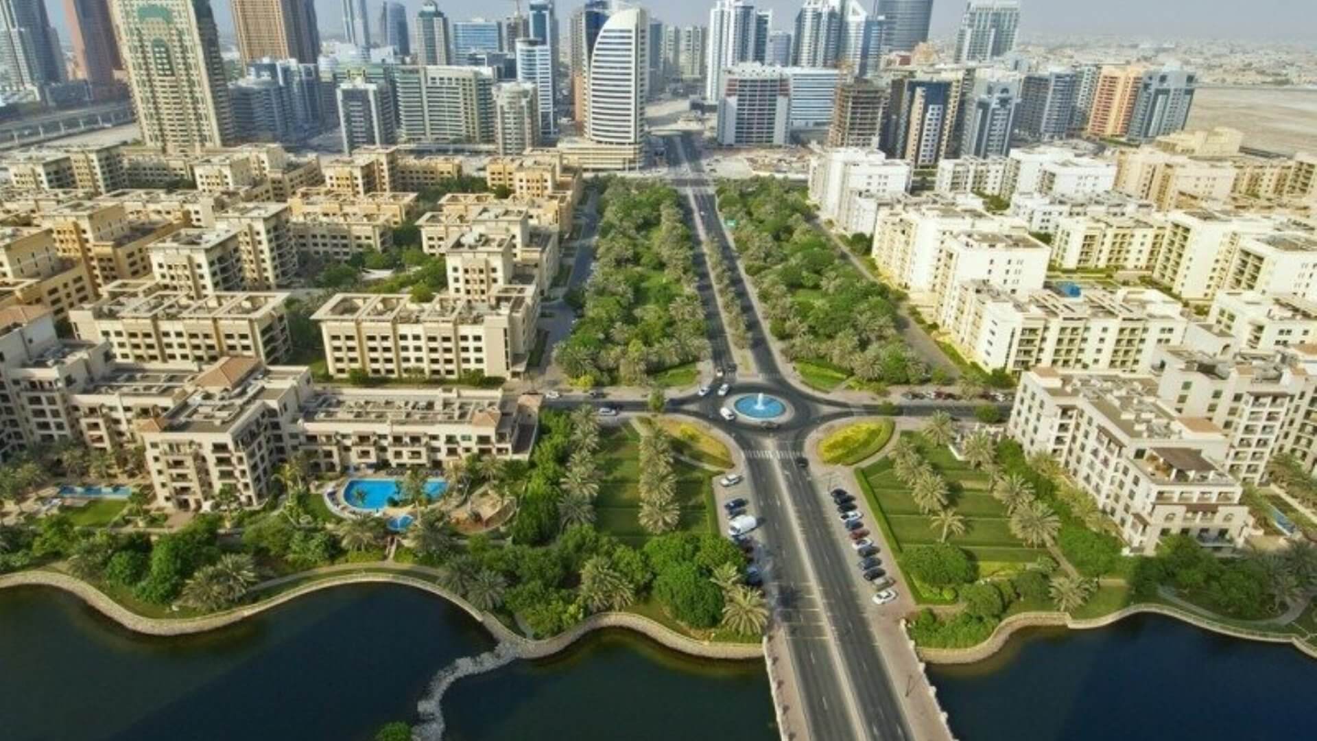 Green community dubai. The Greens Дубай. Дубай район Грин. Микрорайон Дубай-Сити. Зеленые районы Дубая.